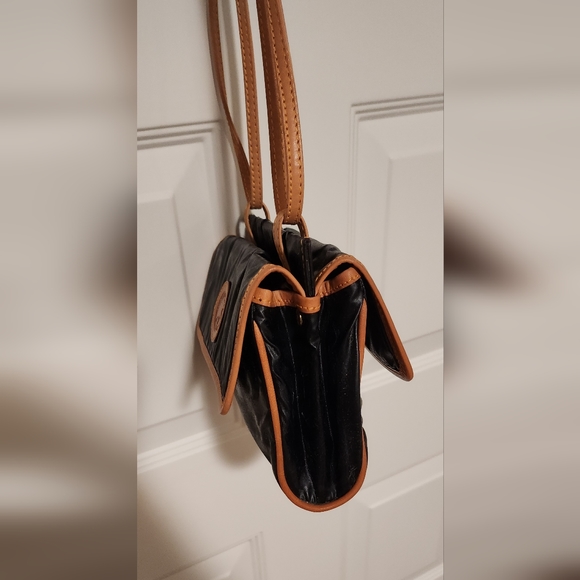 VINTAGE Hunting World Crossbody Bag Black 8" X 6" Made in Italy - Picture 6 of 12